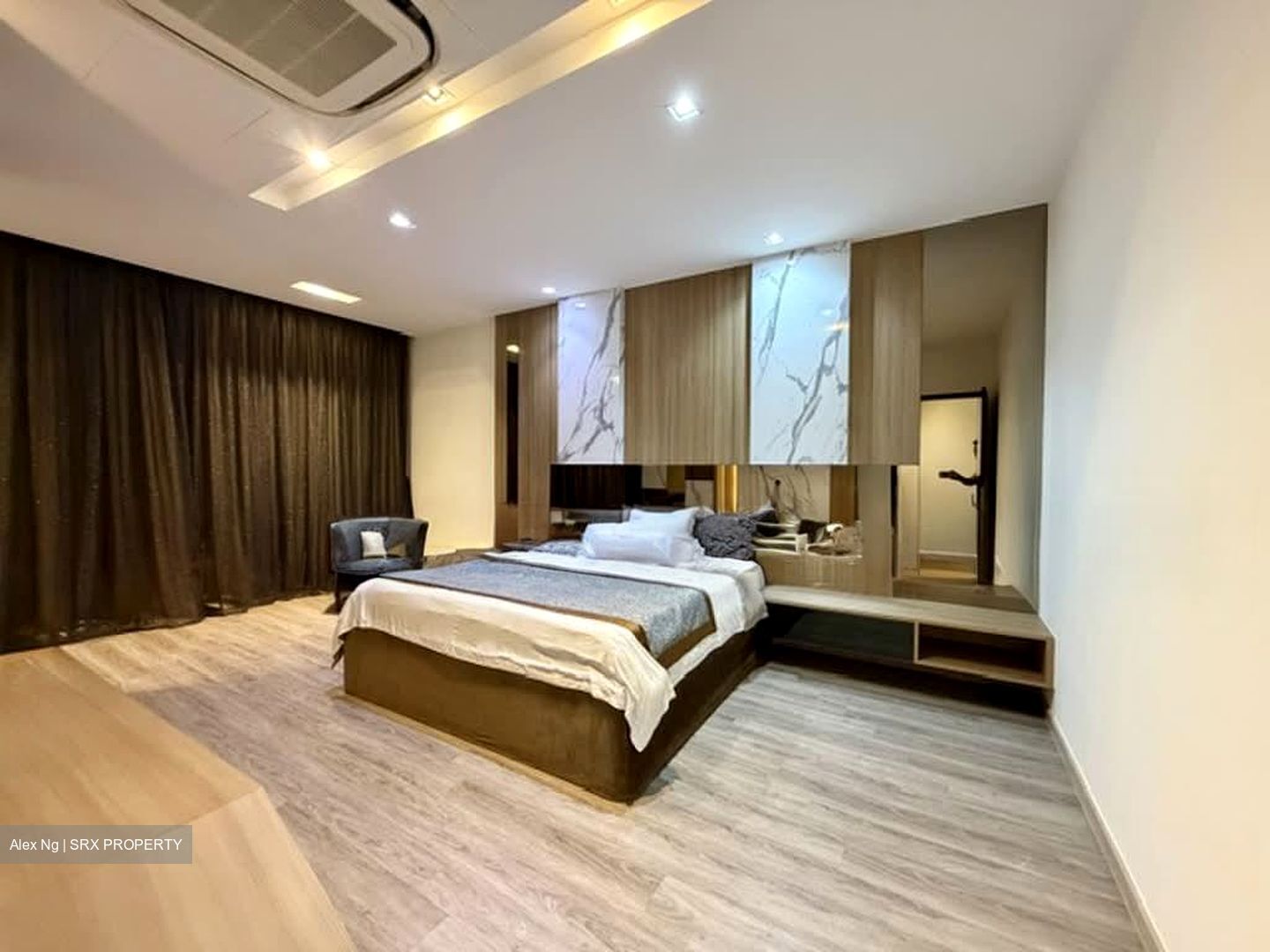 Upper Changi Road (D16), Detached #585662761